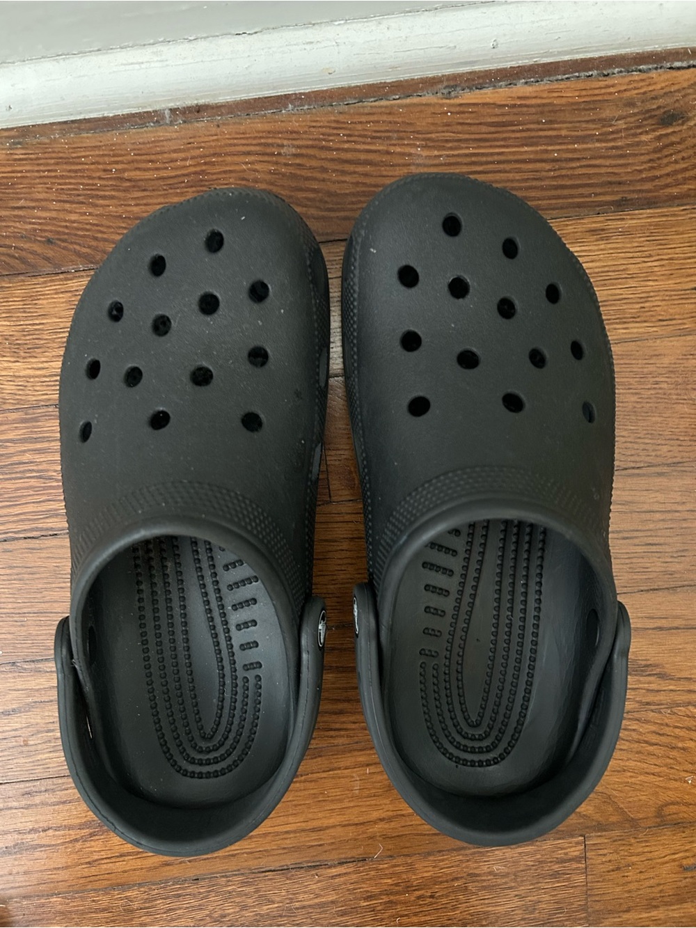 Unisex Classic Black Crocs Men’s 9/Women’s 7